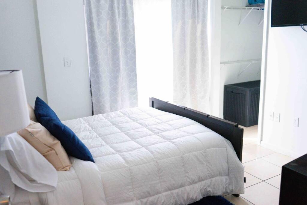 Newly Renovated 5 Min From Airport Apartamento Miami