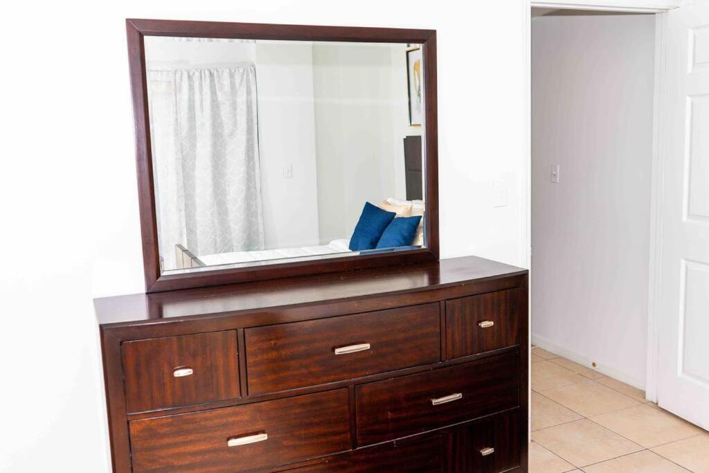 Newly Renovated 5 Min From Airport Apartamento Miami
